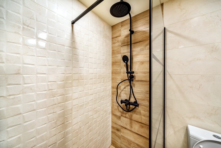 Installation et pose de sanitaire et d'une douche dans le Val d'Oise - receveur et robinetterie